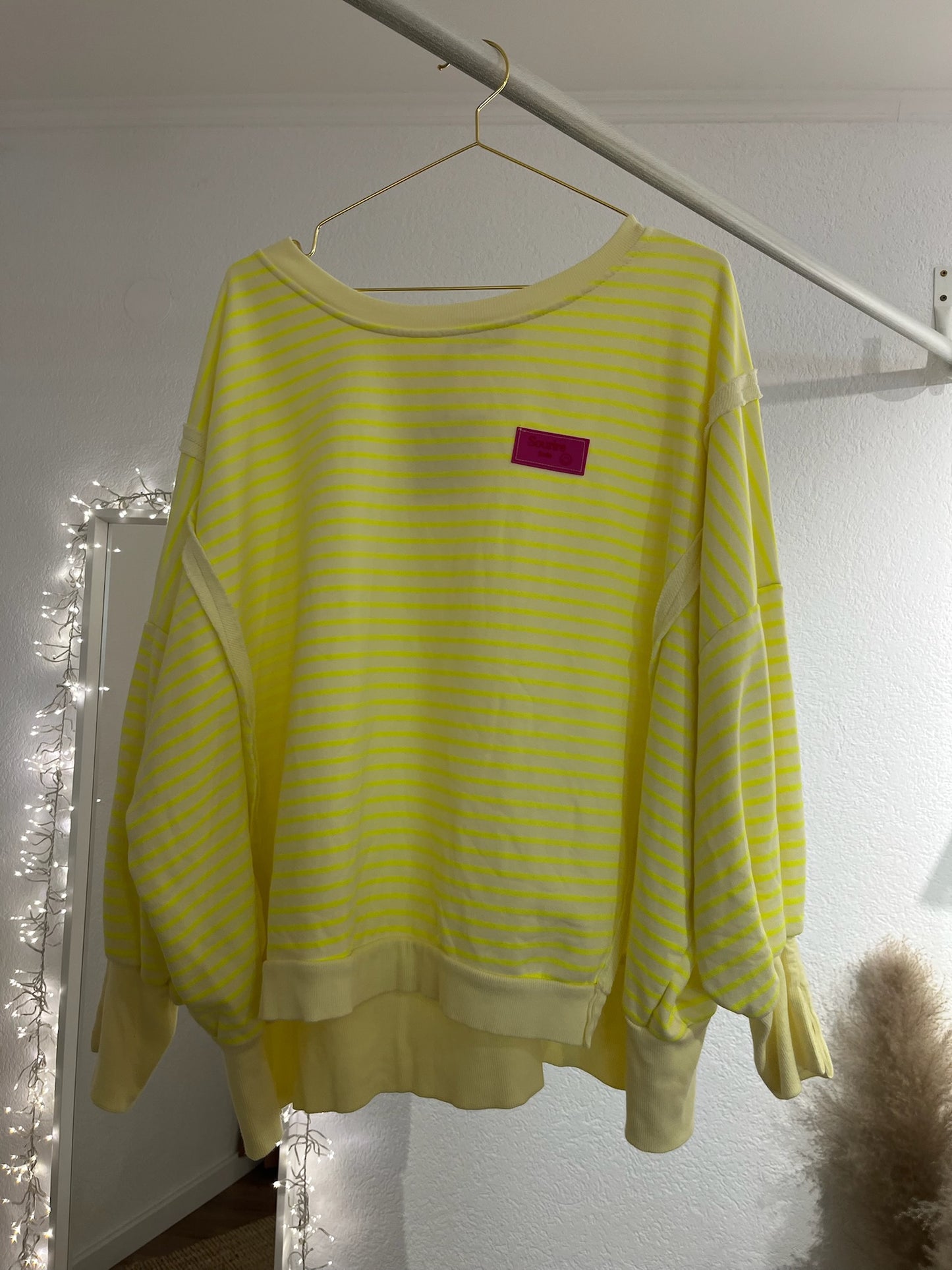 Gestreifter Sweater mit Naht