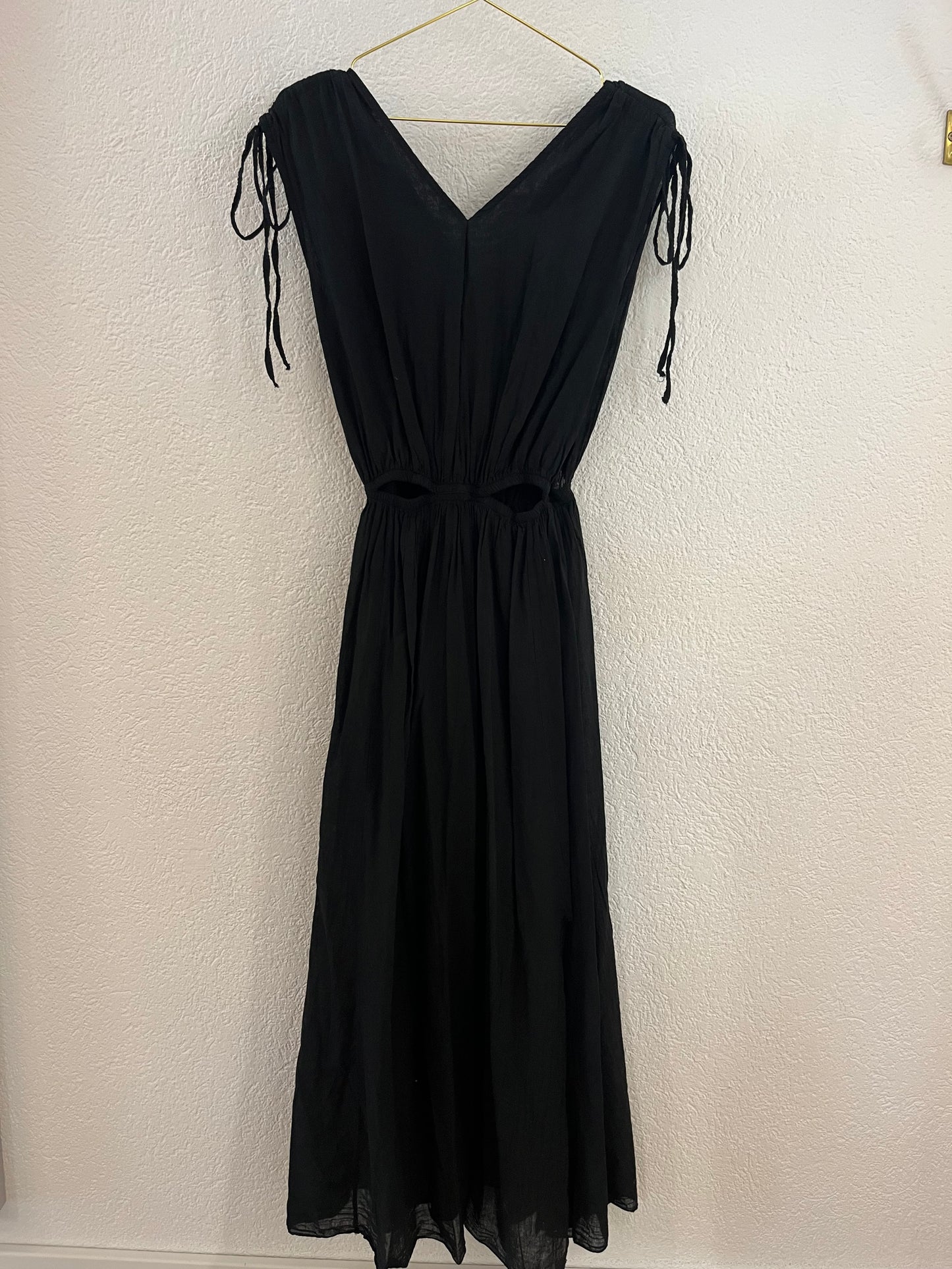 Kleid mit Cut Outs versch. Farben