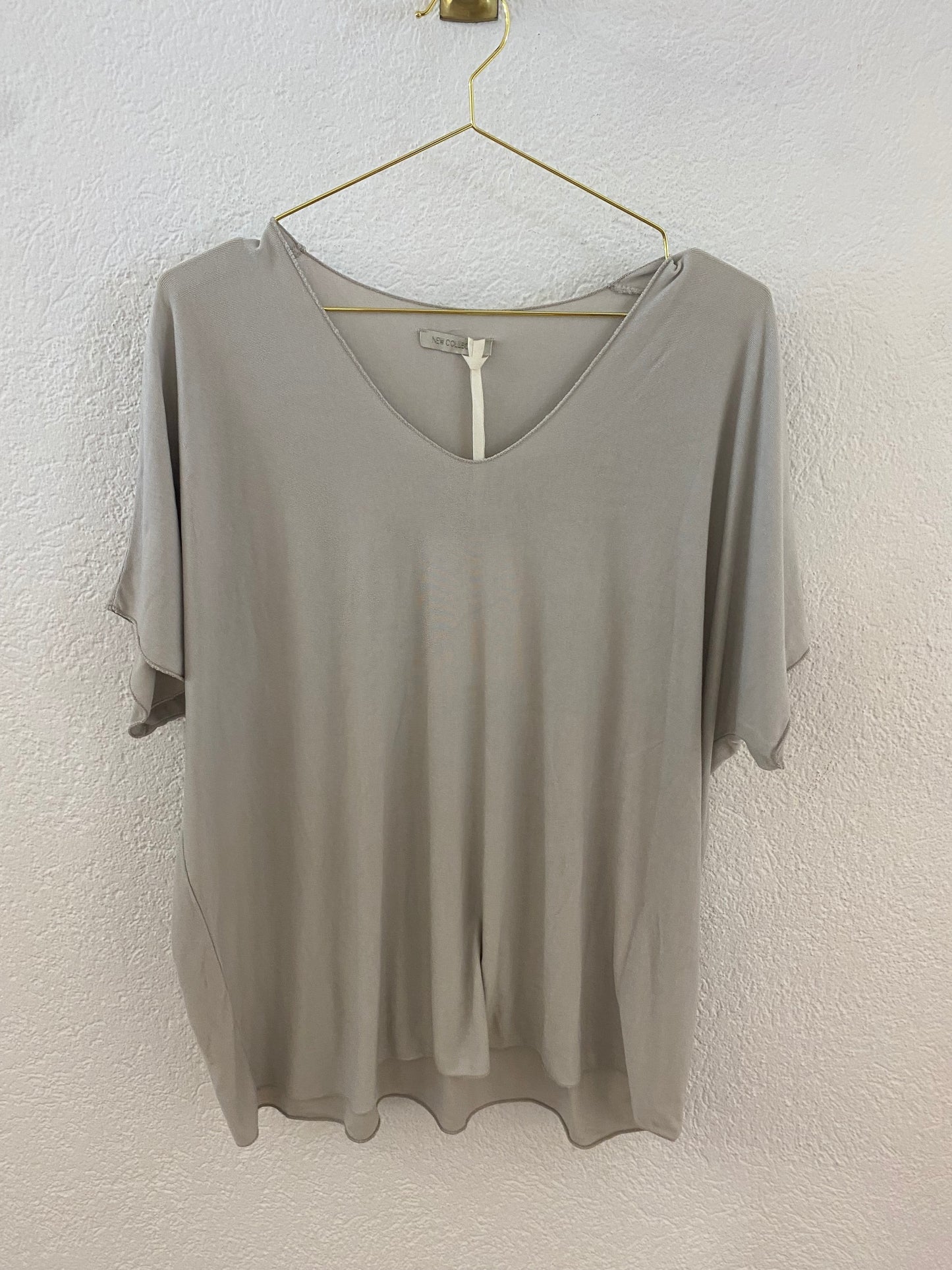 Basic T-Shirt mit V-Ausschnitt