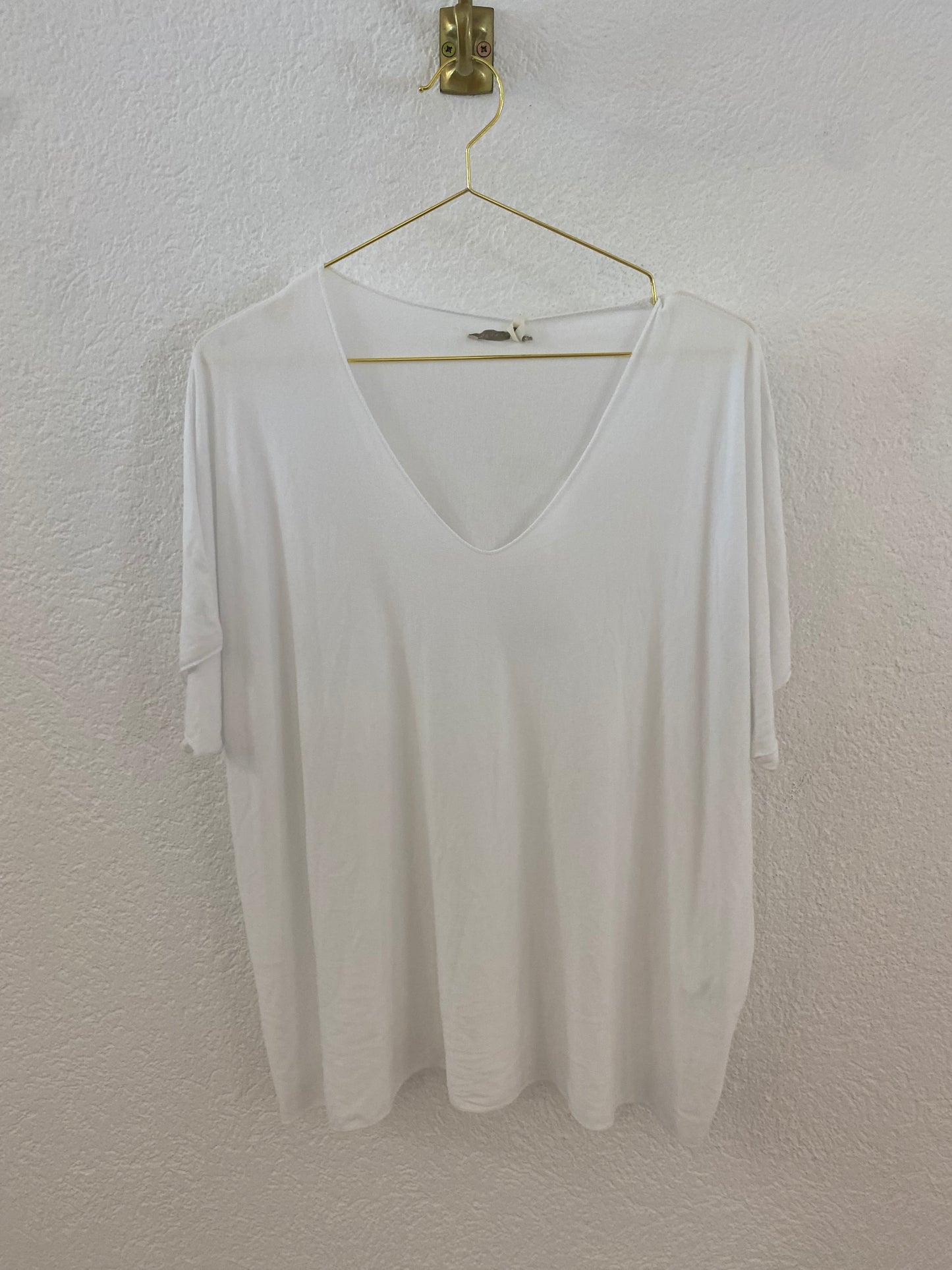 Basic T-Shirt mit V-Ausschnitt