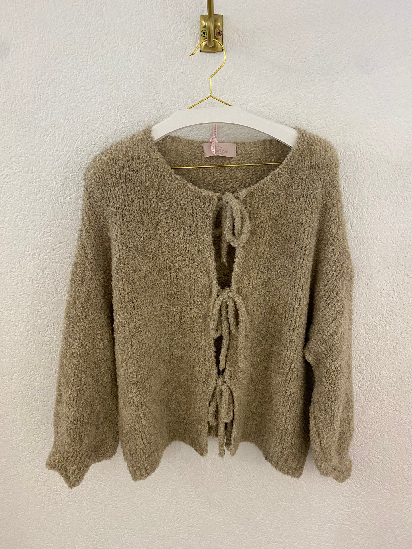 Bouclé Cardigan mit Schleifen beige