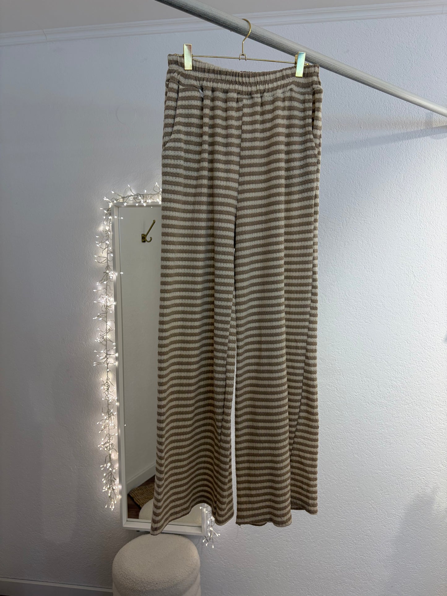 Gestreifte Stoffhose in versch. Farben