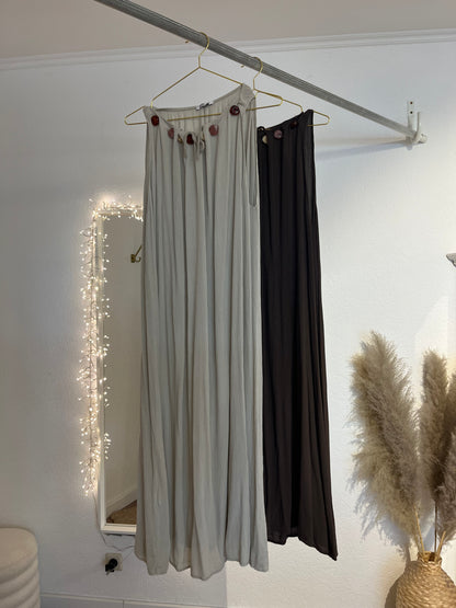 Kleid mit Edelsteinen