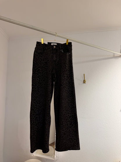 Wide Leg Leo Jeans
