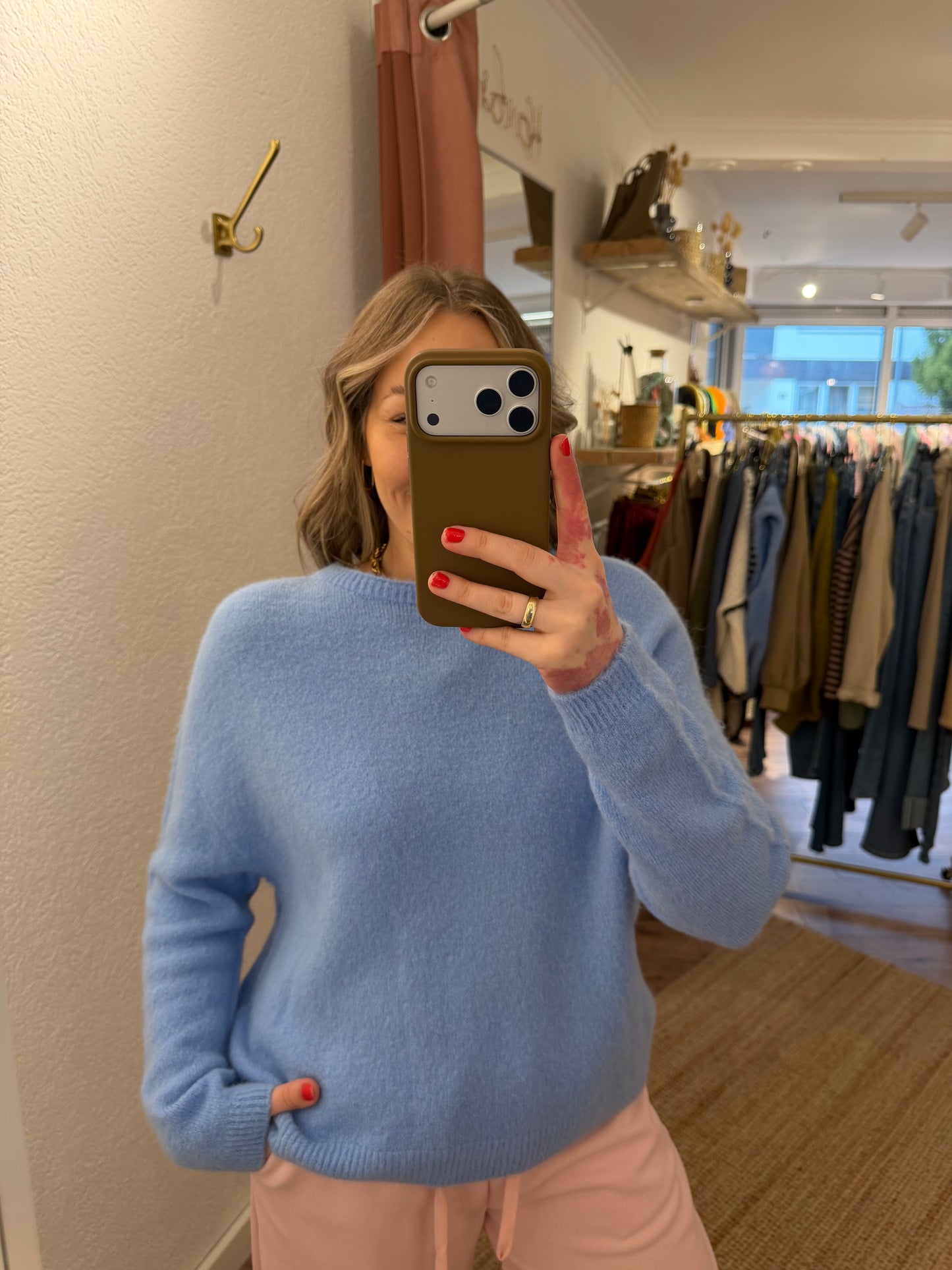 Weicher Pulli mit Rundhalsausschnitt
