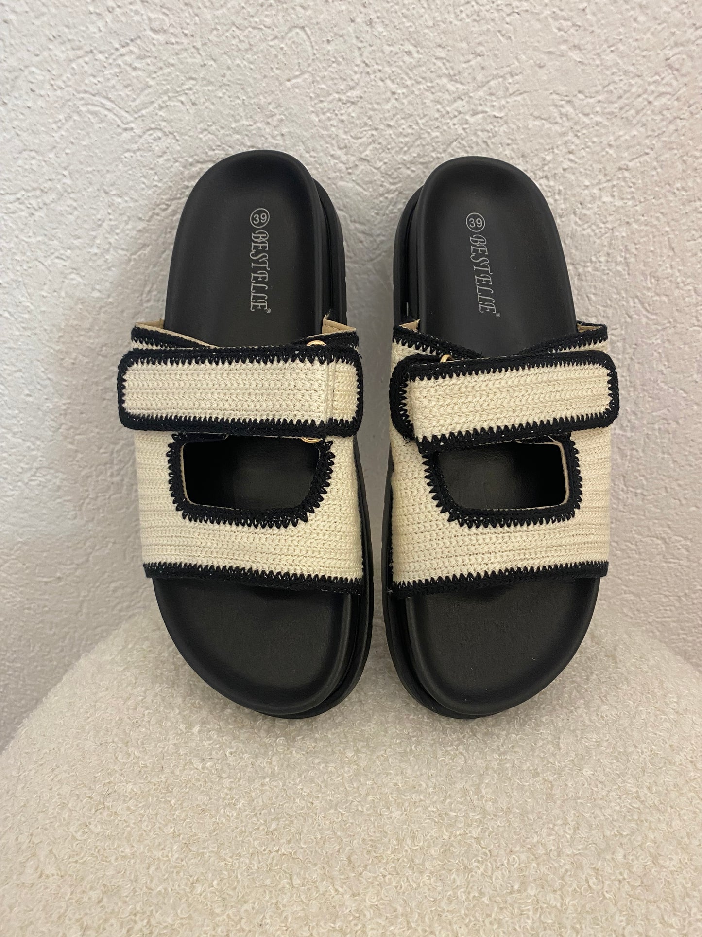 Geflochtene Schlappen