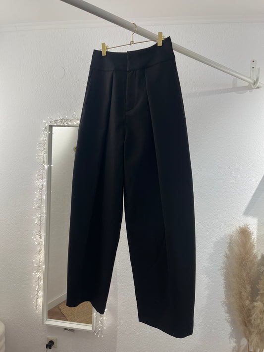 Hochgeschnittene Bundfaltenhose