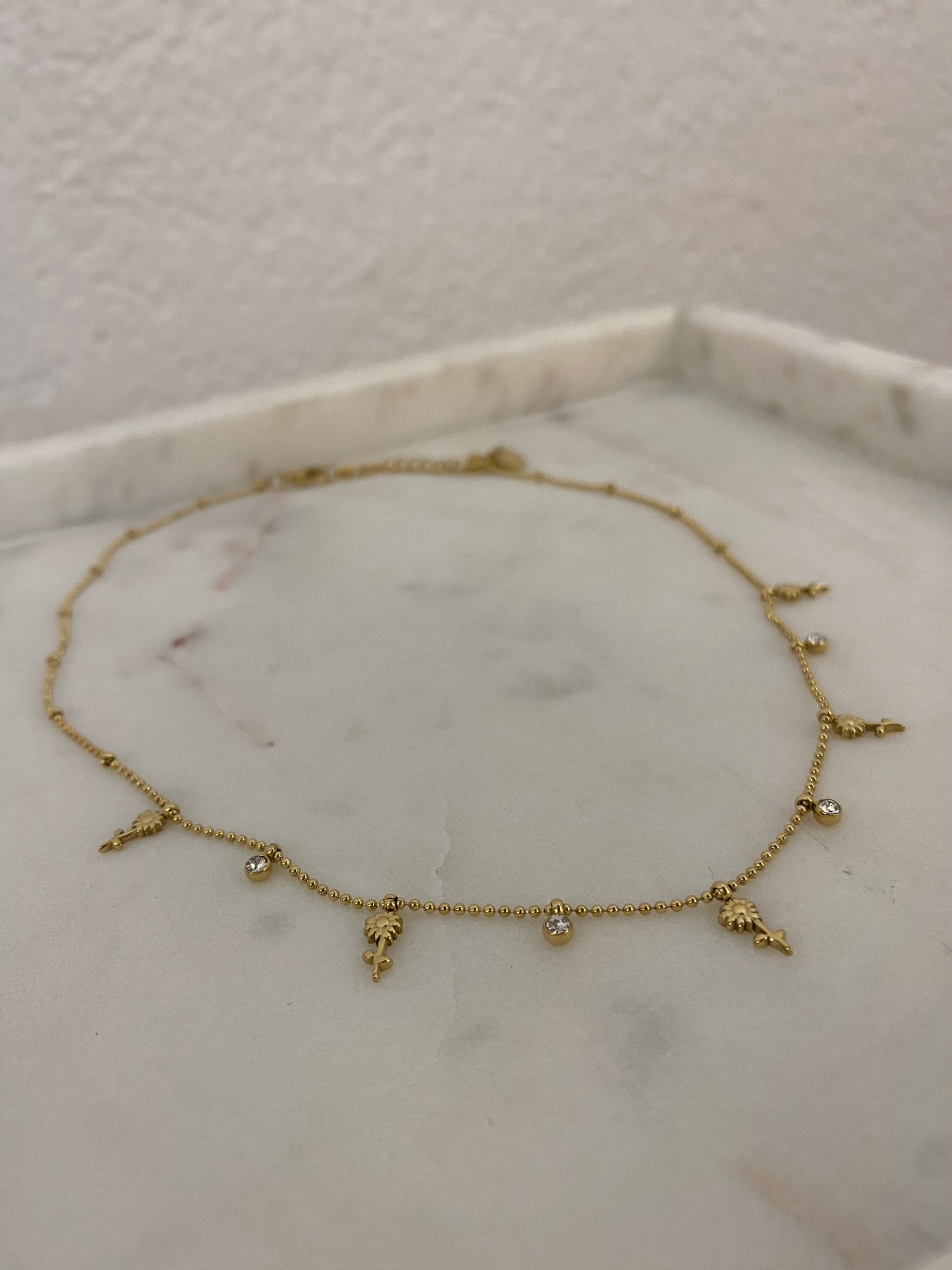 Kette mit Blumen und Strass