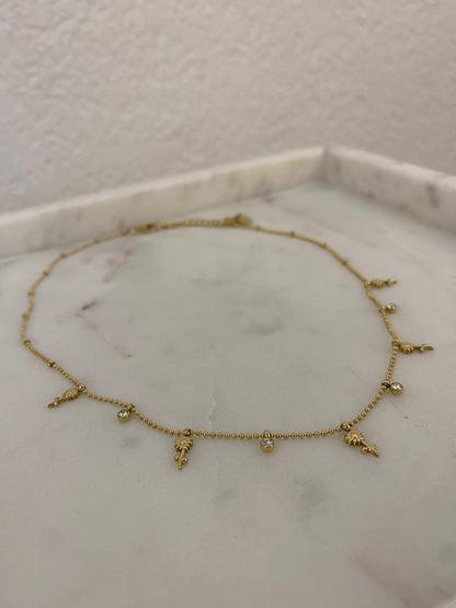 Kette mit Blumen und Strass