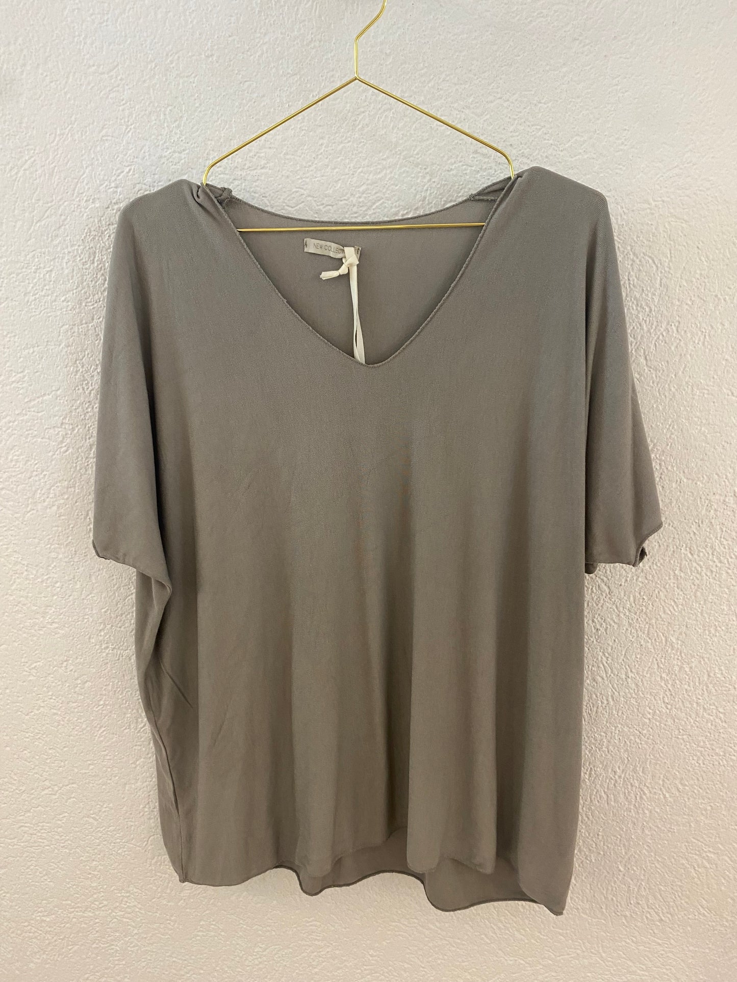 Basic T-Shirt mit V-Ausschnitt