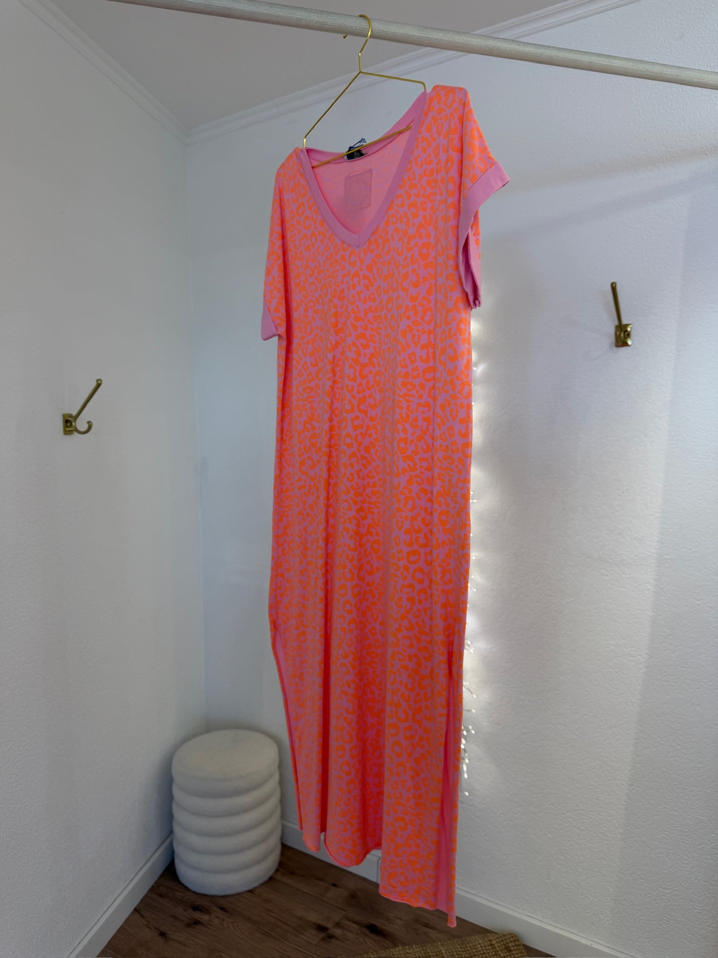 Leo Kleid mit V-Ausschnitt versch. Farben