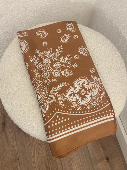 Seidentücher mit Paisley-Muster