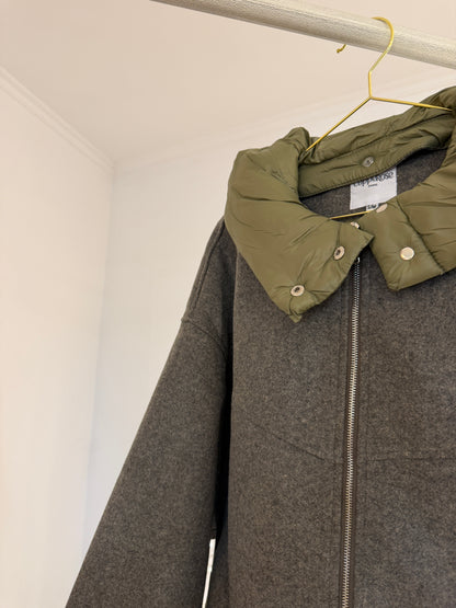 Jacke mit abnehmbarer Kapuze
