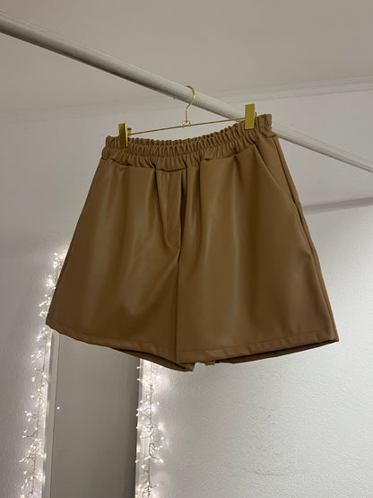 Lederimitat Shorts versch. Farben