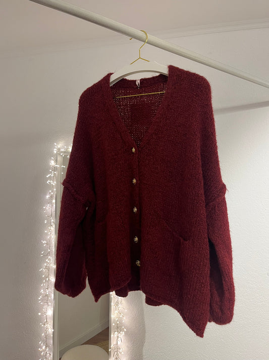 Weicher Oversized Cardigan mit vergoldeten Knöpfen Bordeaux