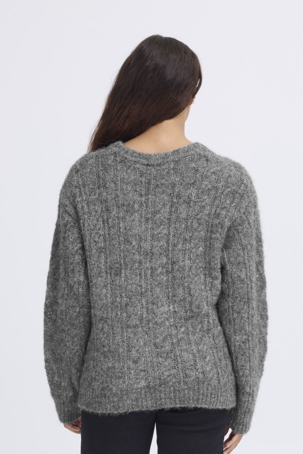 Strickpulli mit leichtem Zopfstrick Muster