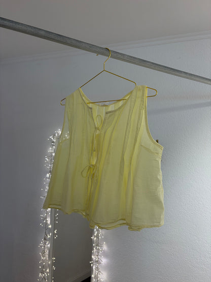 Leichte Bluse zum Knoten