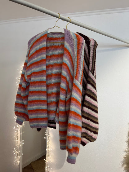 Gestreifte Strickjacke