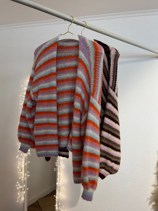 Gestreifte Strickjacke