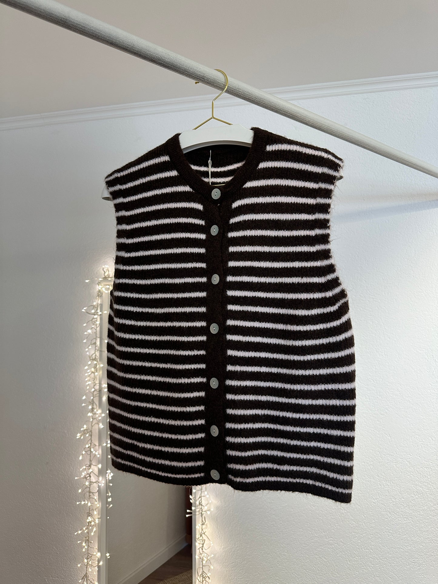 Gestreifte Strickweste versch. Farbe