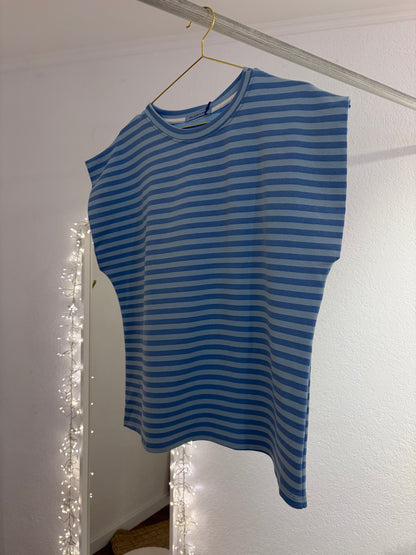 Überschnittenes Streifenshirt