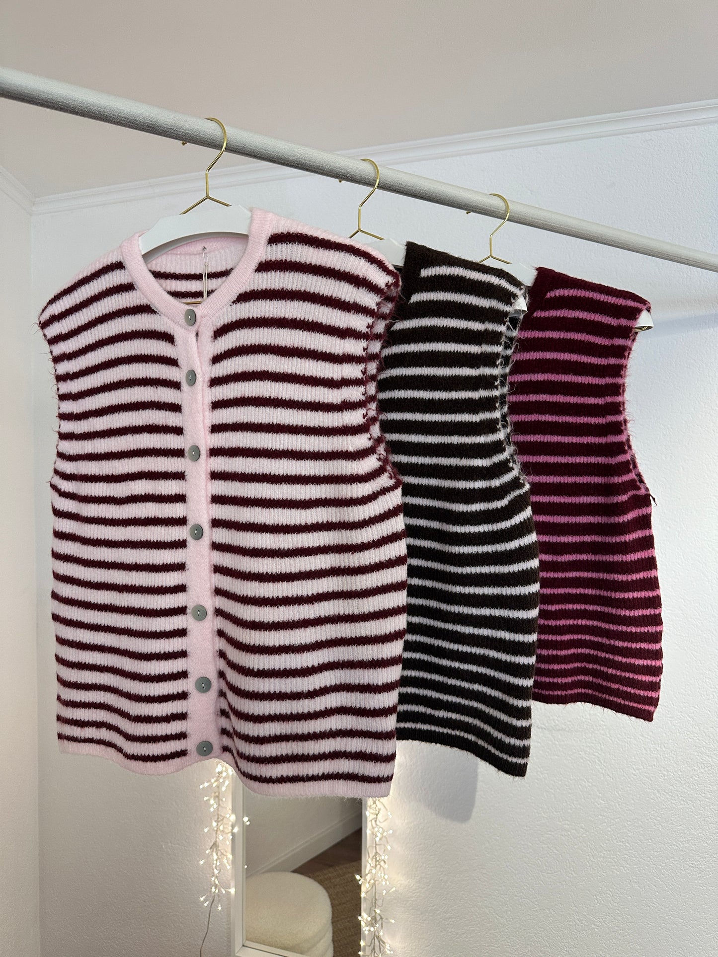 Gestreifte Strickweste versch. Farbe