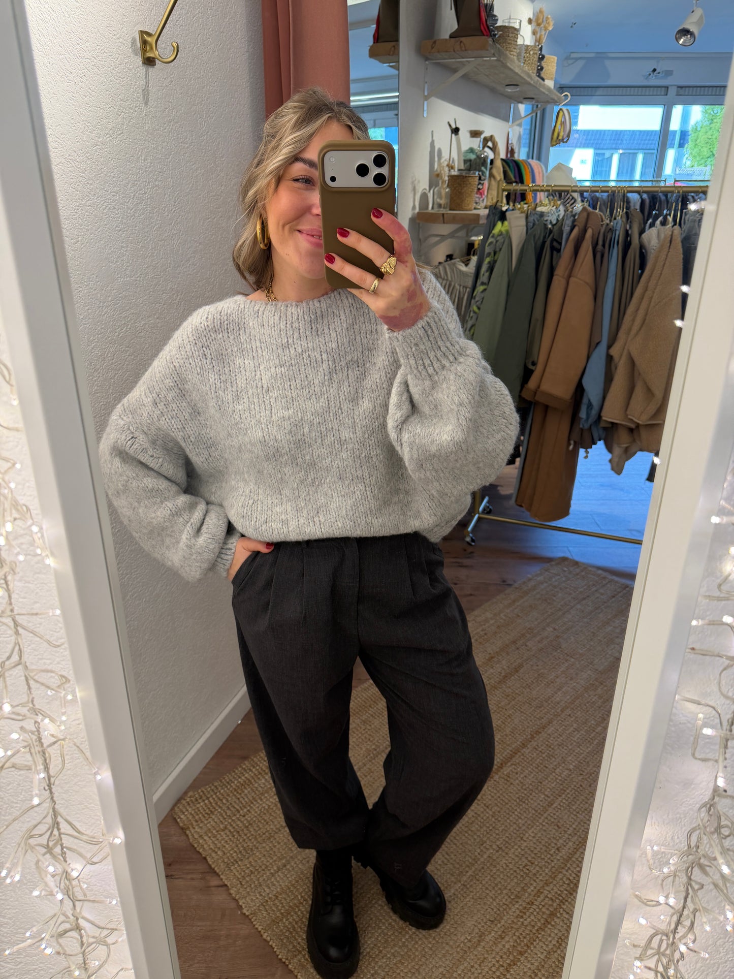 Eleganter Strickpulli mit Knoten Detail