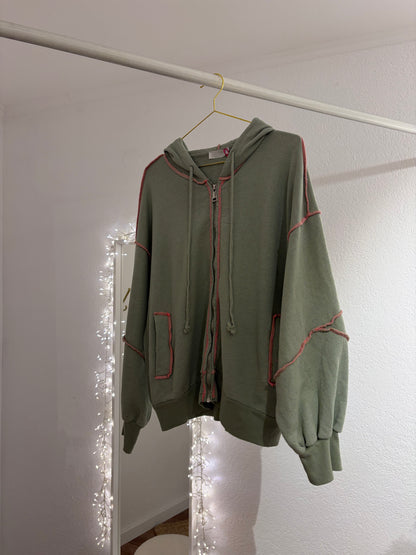 Oversize Zipper mit sichtbaren Nähten