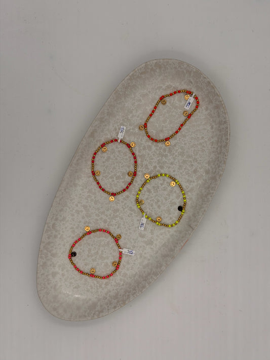 Armband mit Smiley Anhängern