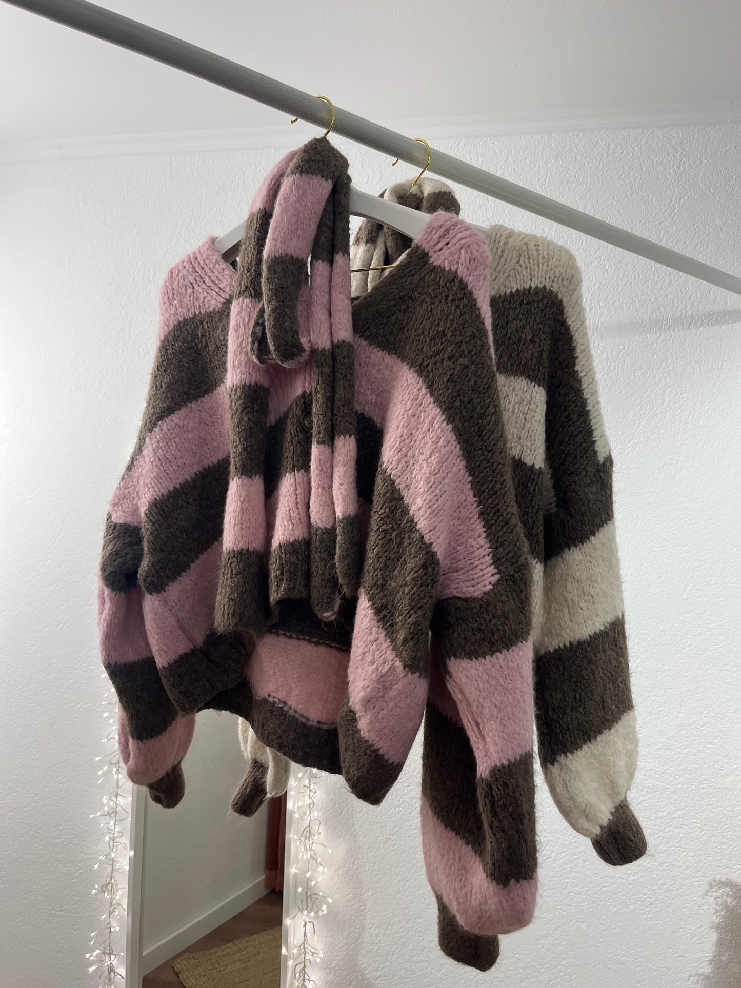 Streifen Pulli mit Schal versch. Farben