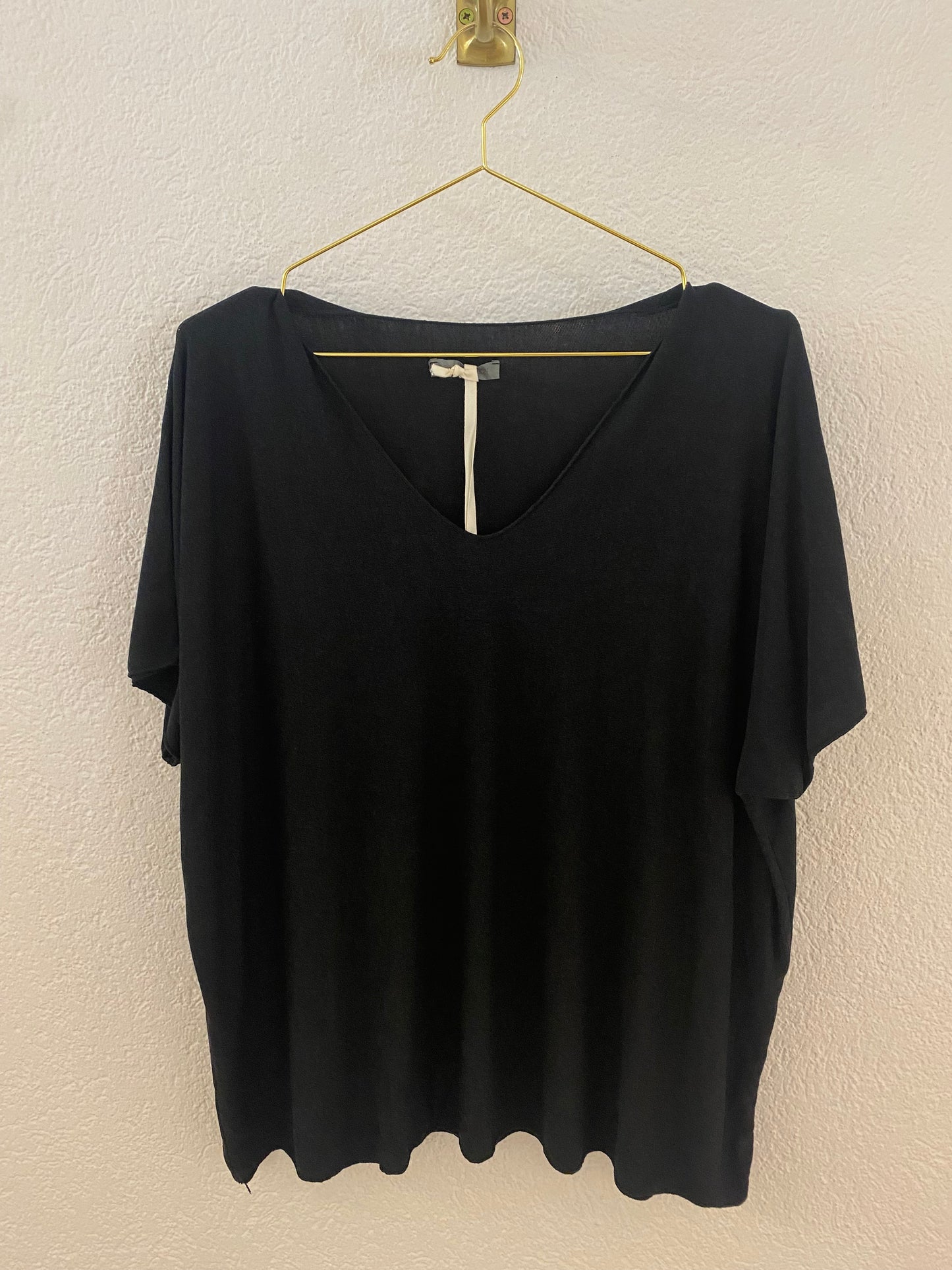 Basic T-Shirt mit V-Ausschnitt