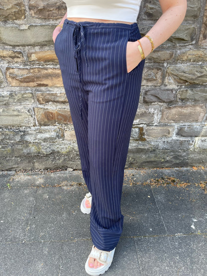 Gestreifte Stoffhose