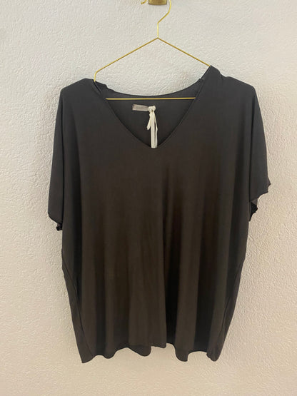 Basic T-Shirt mit V-Ausschnitt