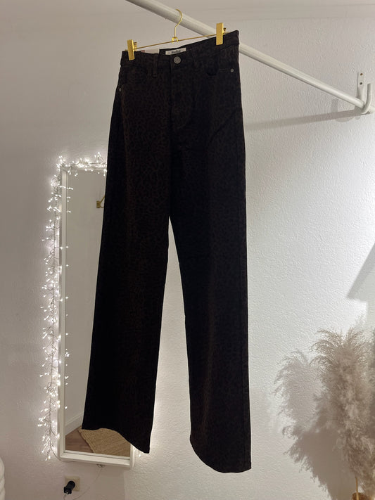 Straight Leg Leo Jeans