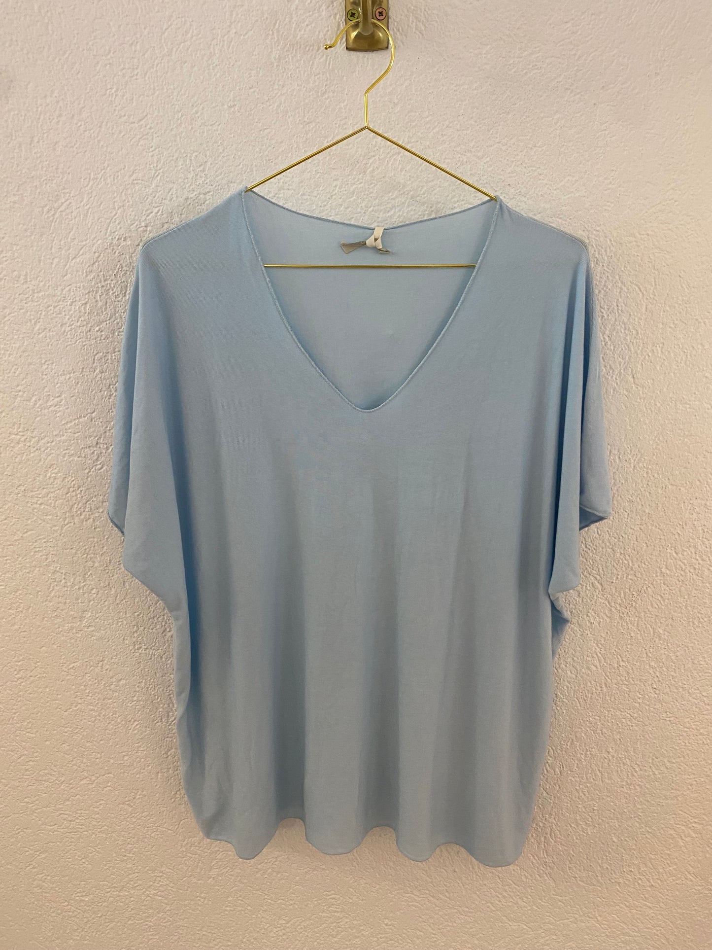 Basic T-Shirt mit V-Ausschnitt