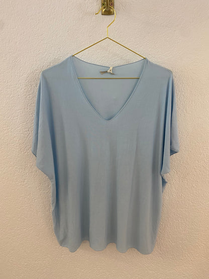 Basic T-Shirt mit V-Ausschnitt