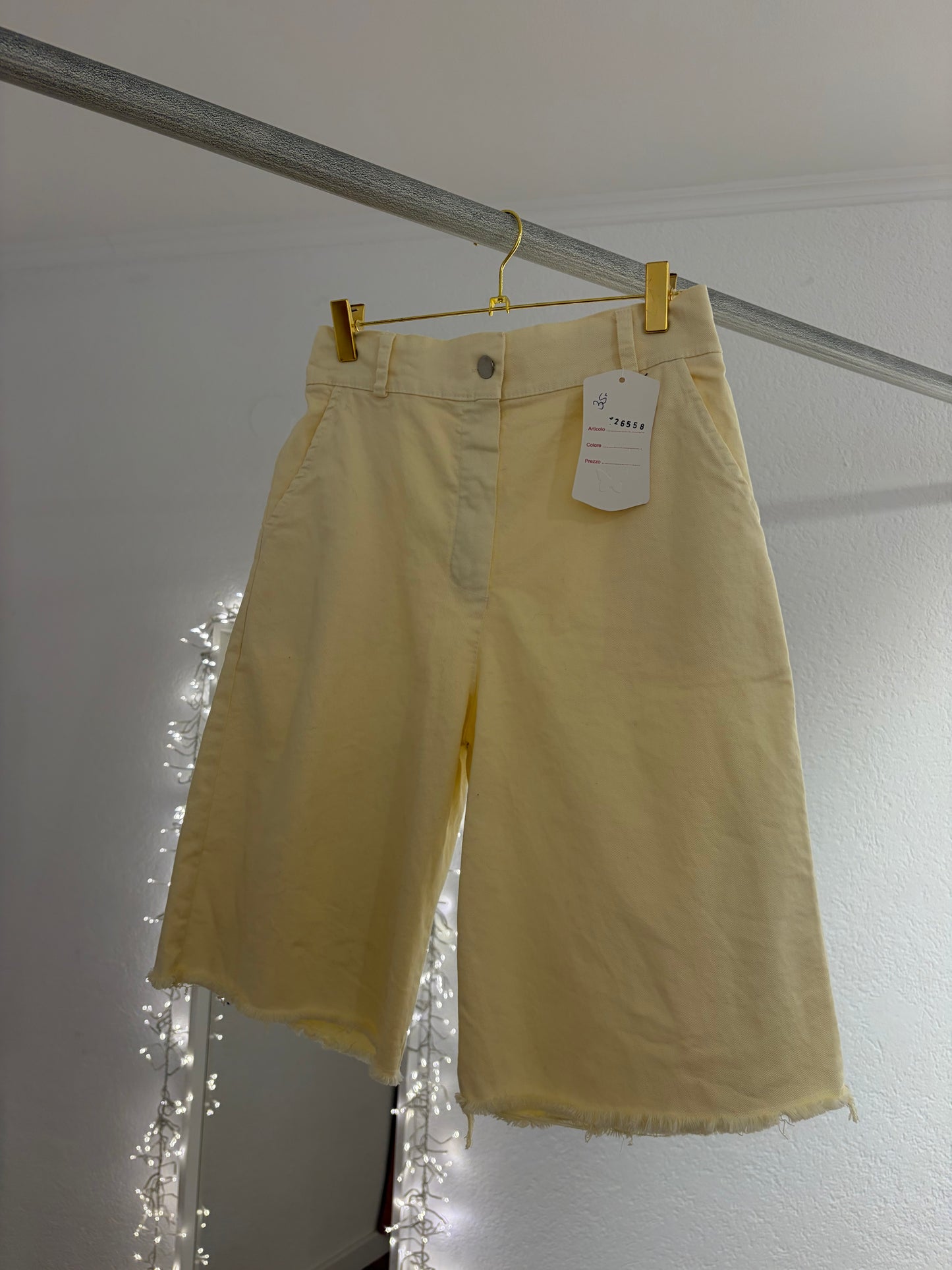 Ausgefranste Bermuda Jeans