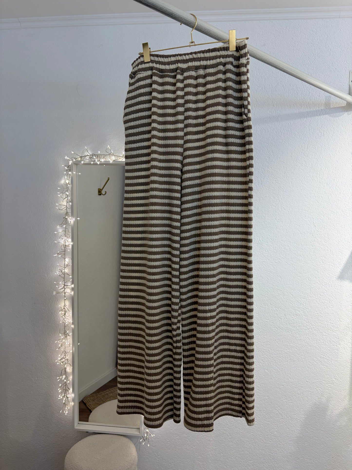 Gestreifte Stoffhose in versch. Farben