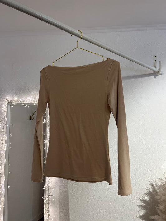 Shirt mit leichtem U-Boot Ausschnitt