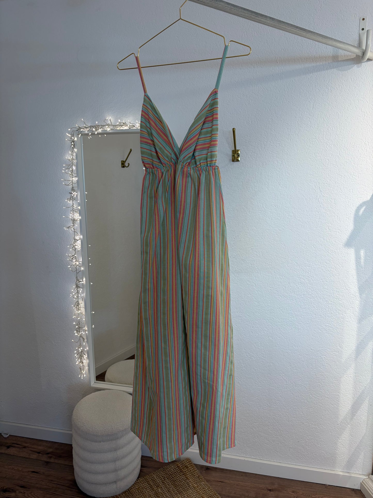 Bunt-gestreiftes Trägerkleid