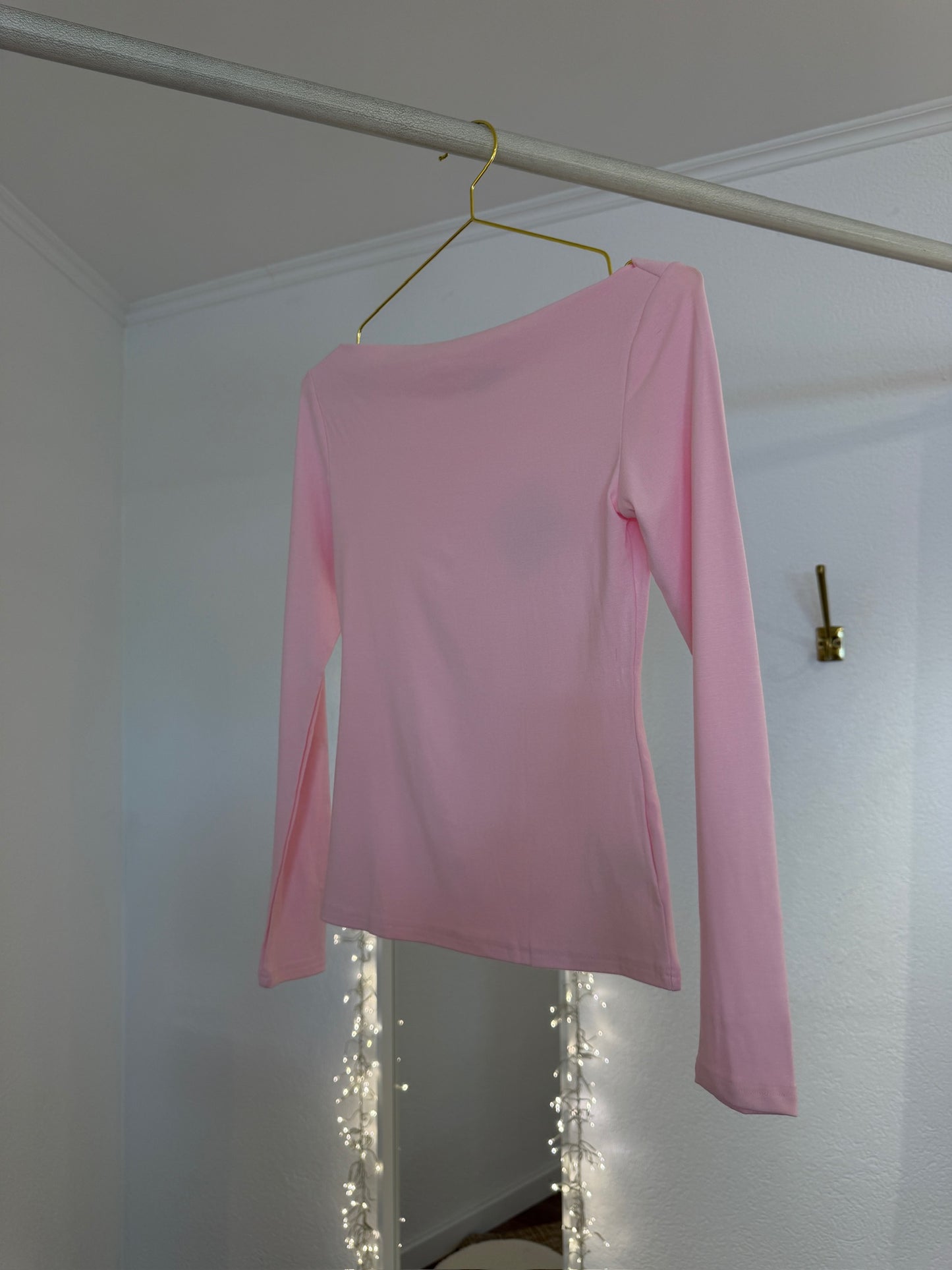 Shirt mit leichtem U-Boot Ausschnitt