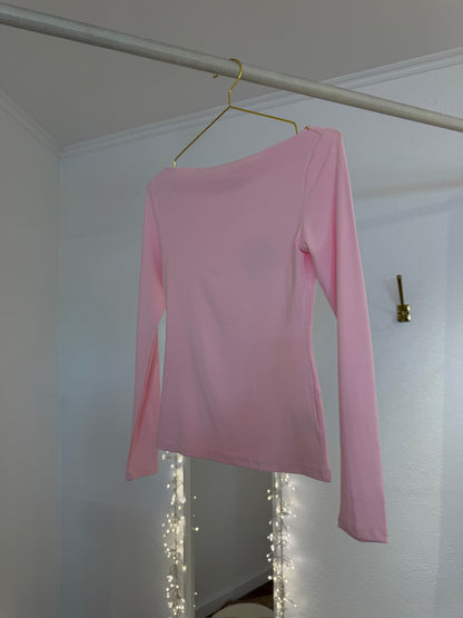 Shirt mit leichtem U-Boot Ausschnitt
