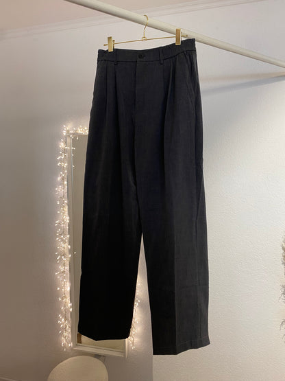 Stoffhose im Barrelfit