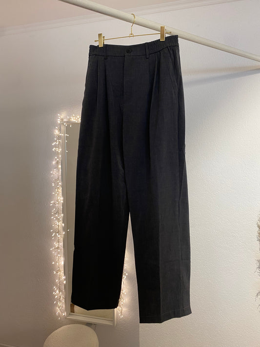 Stoffhose im Barrelfit