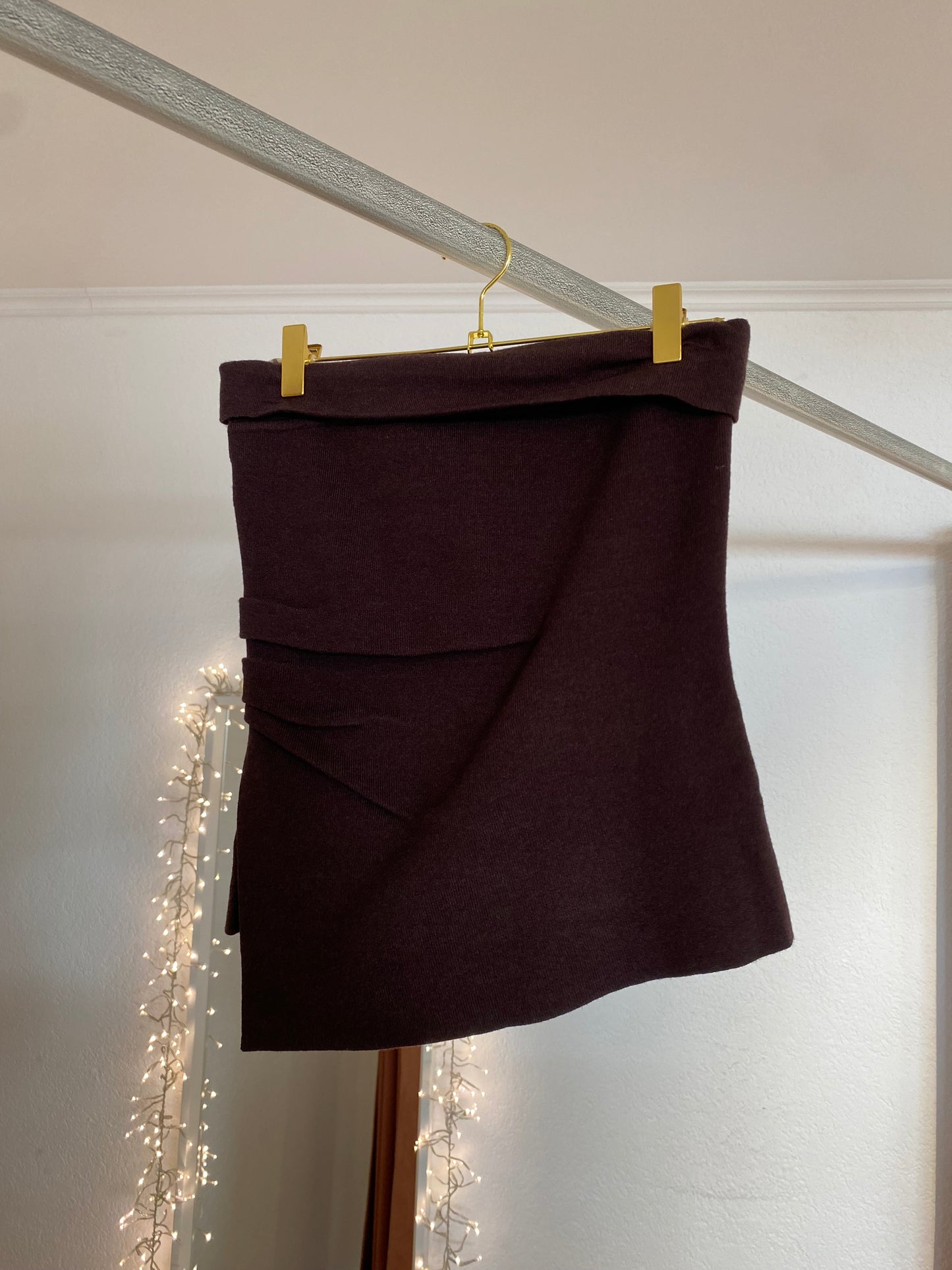 Schulterfreies Stricktop gerafft