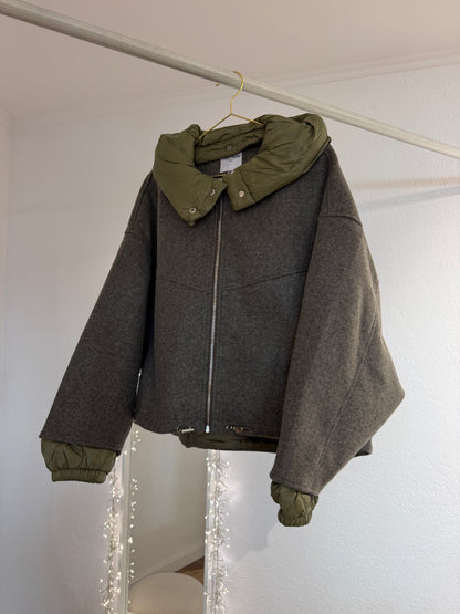 Jacke mit abnehmbarer Kapuze