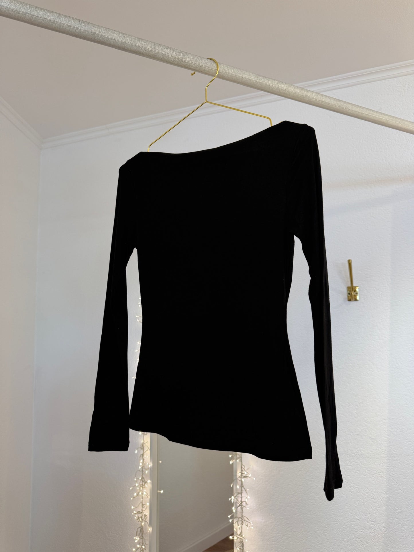 Shirt mit leichtem U-Boot Ausschnitt