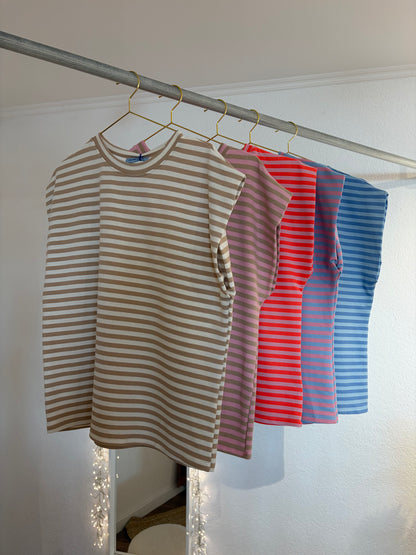 Überschnittenes Streifenshirt