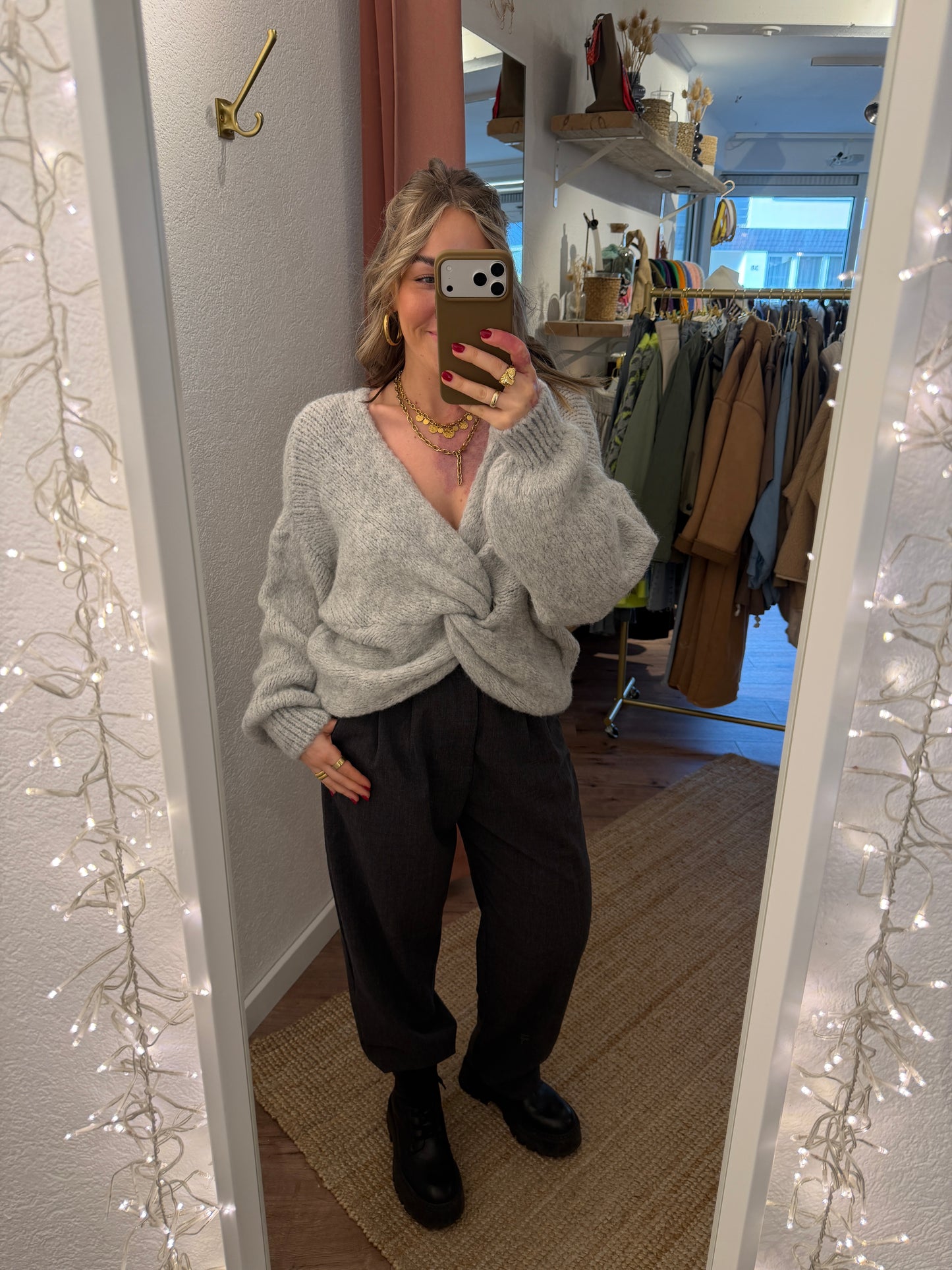 Eleganter Strickpulli mit Knoten Detail