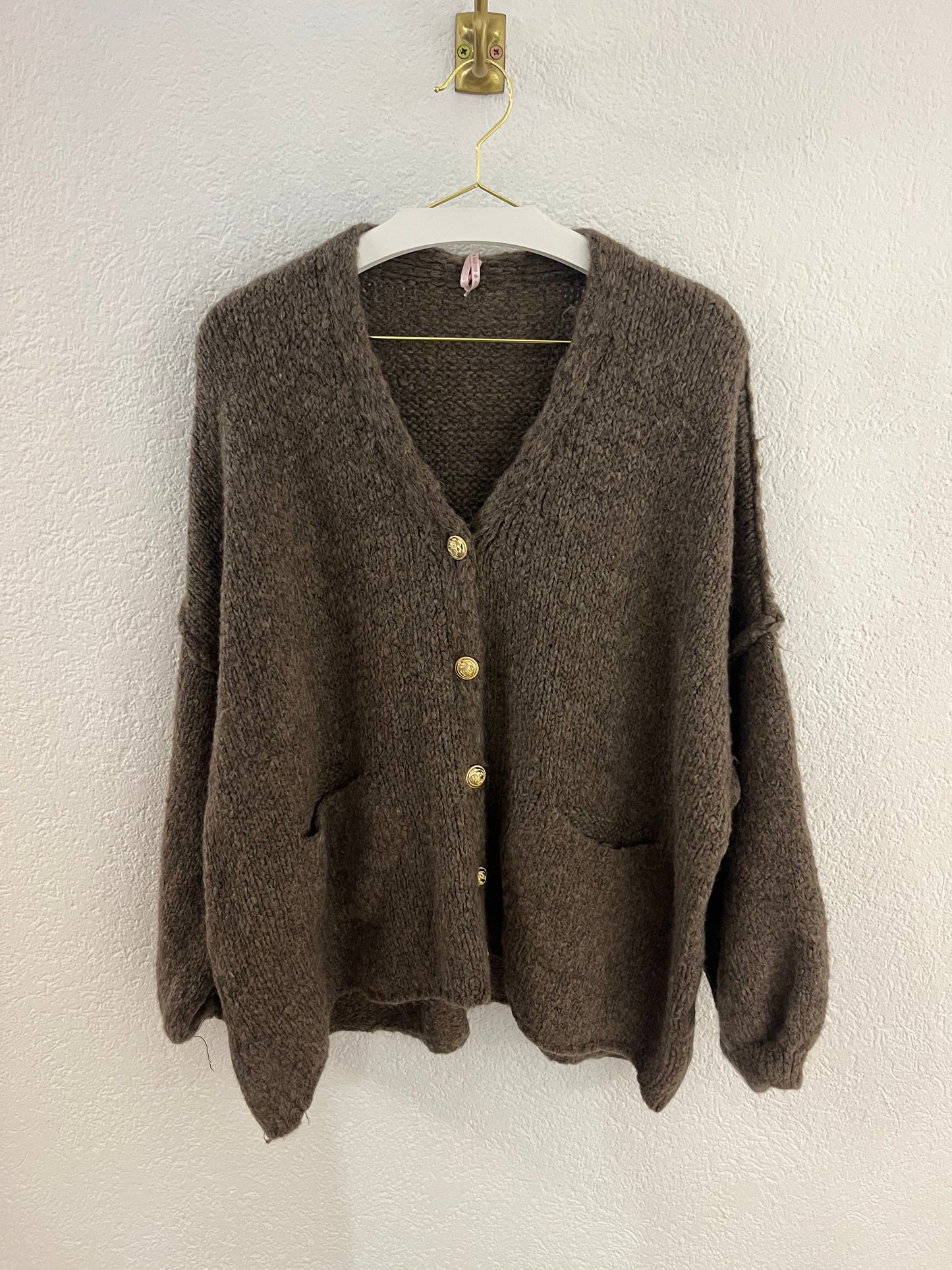 Weicher Oversized Cardigan mit vergoldeten Knöpfen